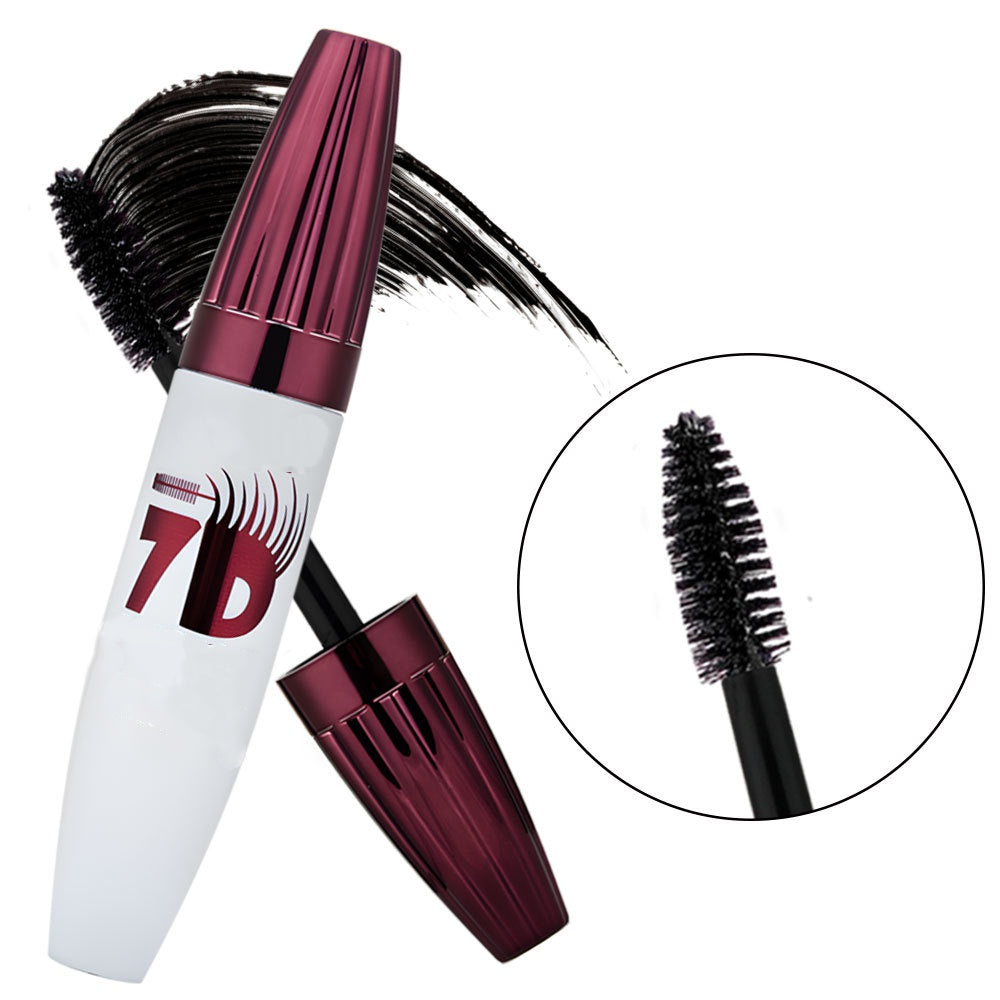Wischfeste Mascara für Schwung und Länge