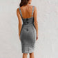 Figurbetontes Camisole-Kleid aus Denim mit U-Ausschnitt,Schlitz und verstellbaren Trägern