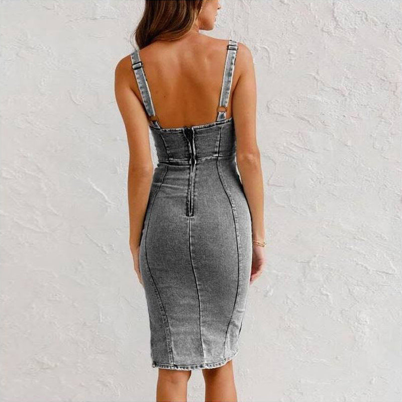 Figurbetontes Camisole-Kleid aus Denim mit U-Ausschnitt,Schlitz und verstellbaren Trägern