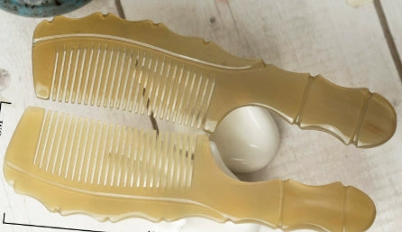 Natürlicher Hornkamm mit verstärktem Bambusgriff