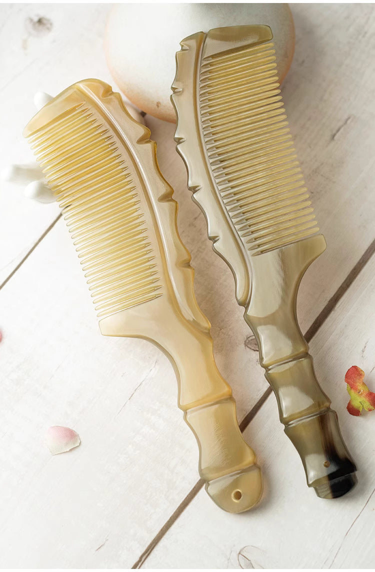 Natürlicher Hornkamm mit verstärktem Bambusgriff