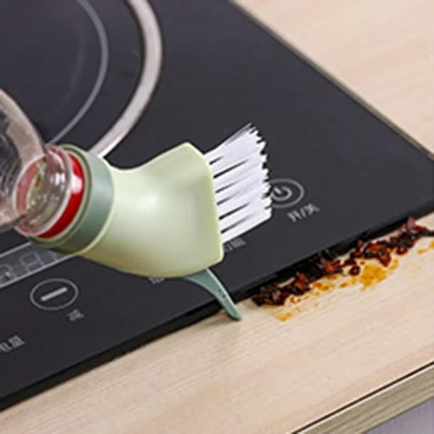 Multifunktionale Fugenbürste mit Anschluss für Mineralwasserflaschen