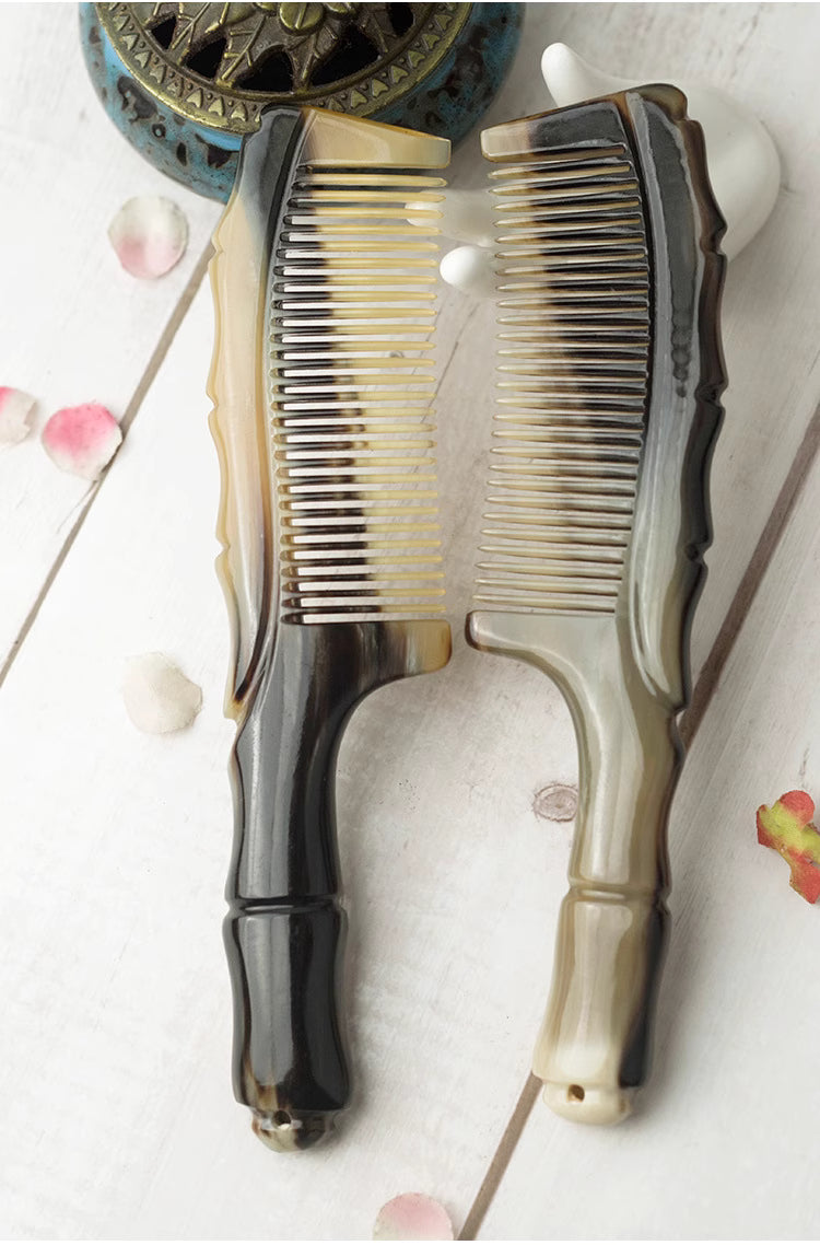Natürlicher Hornkamm mit verstärktem Bambusgriff