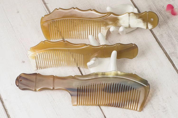 Natürlicher Hornkamm mit verstärktem Bambusgriff