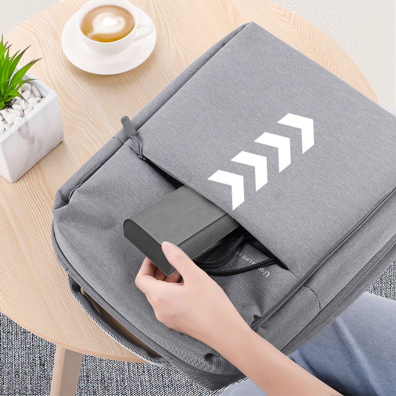 Minimalistisches Brillenetui aus Hartleder