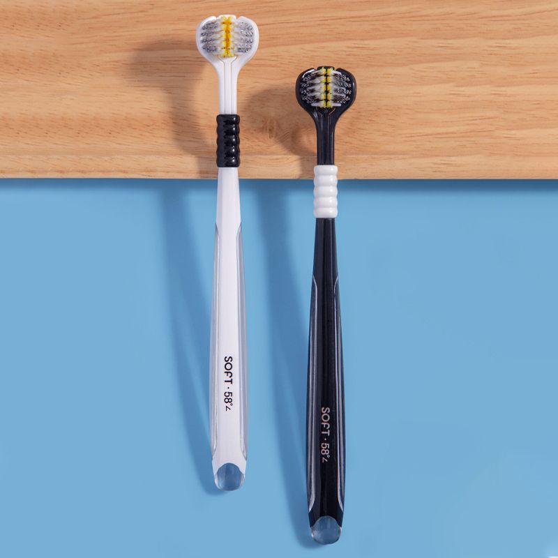 Dreiseitige Zahnbürste mit weichen Borsten