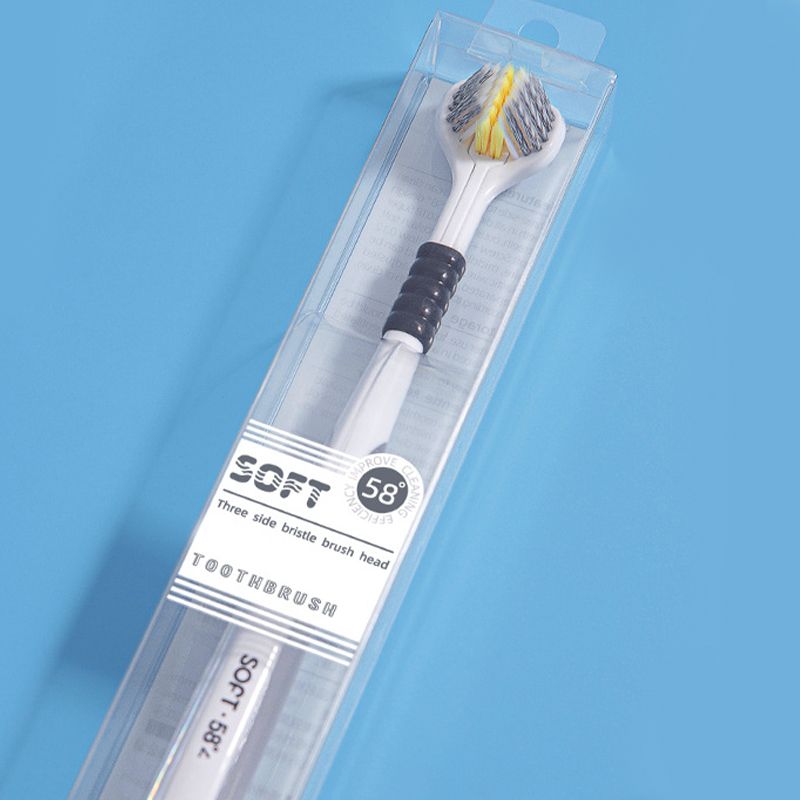 Dreiseitige Zahnbürste mit weichen Borsten