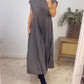 Ärmelloses einfaches elegantes plissiertes Kleid