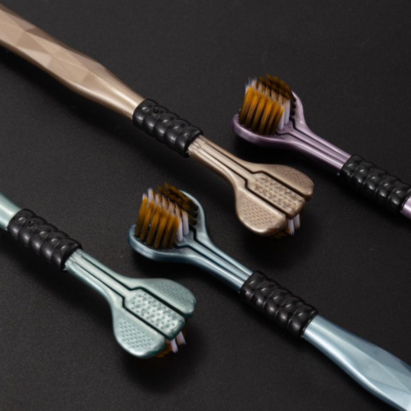 Mehrwinkel-Reinigungszahnbürste mit Dreikopf