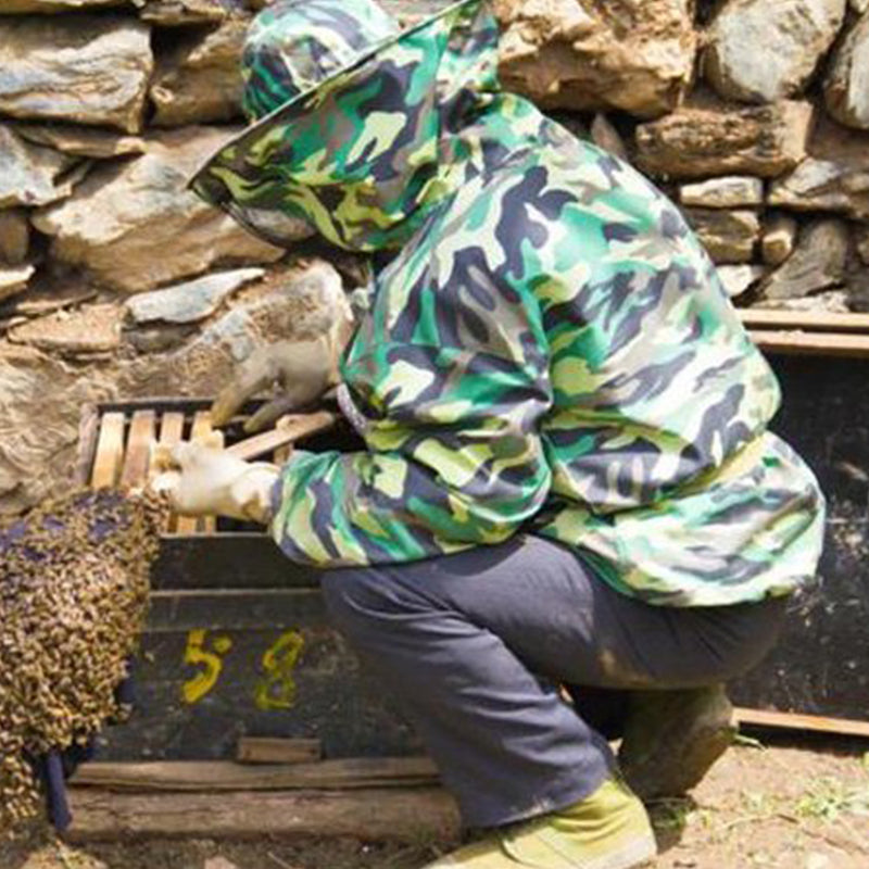 Outdoor-Tarnjacke mit Hut -- Ganzkörperschutz vor Insekten