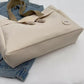 Trendige Großraumtasche mit mehreren Fächern