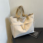 Trendige Großraumtasche mit mehreren Fächern