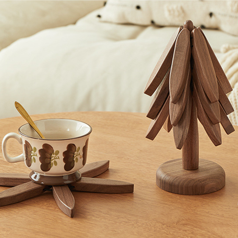 Isolierte Untersetzer Massivholz-Weihnachtsbaum-Untersetzer