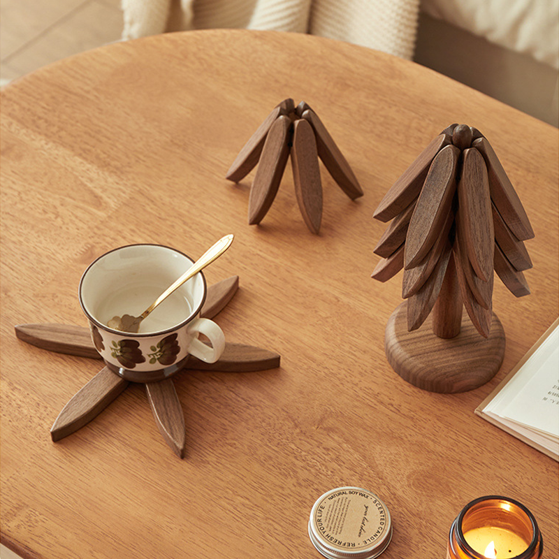 Isolierte Untersetzer Massivholz-Weihnachtsbaum-Untersetzer