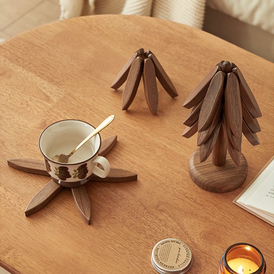 Isolierte Untersetzer Massivholz-Weihnachtsbaum-Untersetzer