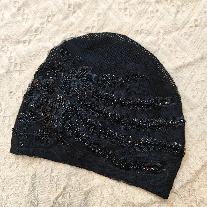 Élégant bonnet-foulard en dentelle avec décor de fleurs à paillettes