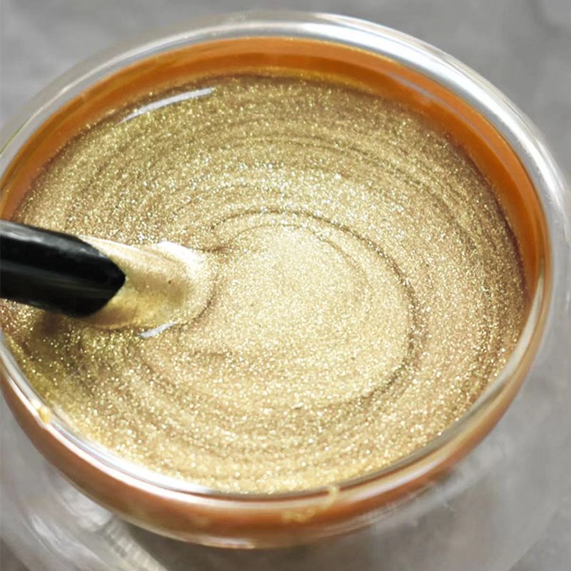 Wetterbeständige Goldfarbe auf Wasserbasis