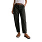 Vielseitige, schmal zulaufende Hose 👖 Hochgeschnitten und figurbetont, praktische Taschen, knitterfreies Material, zaubert längere Beine 📏