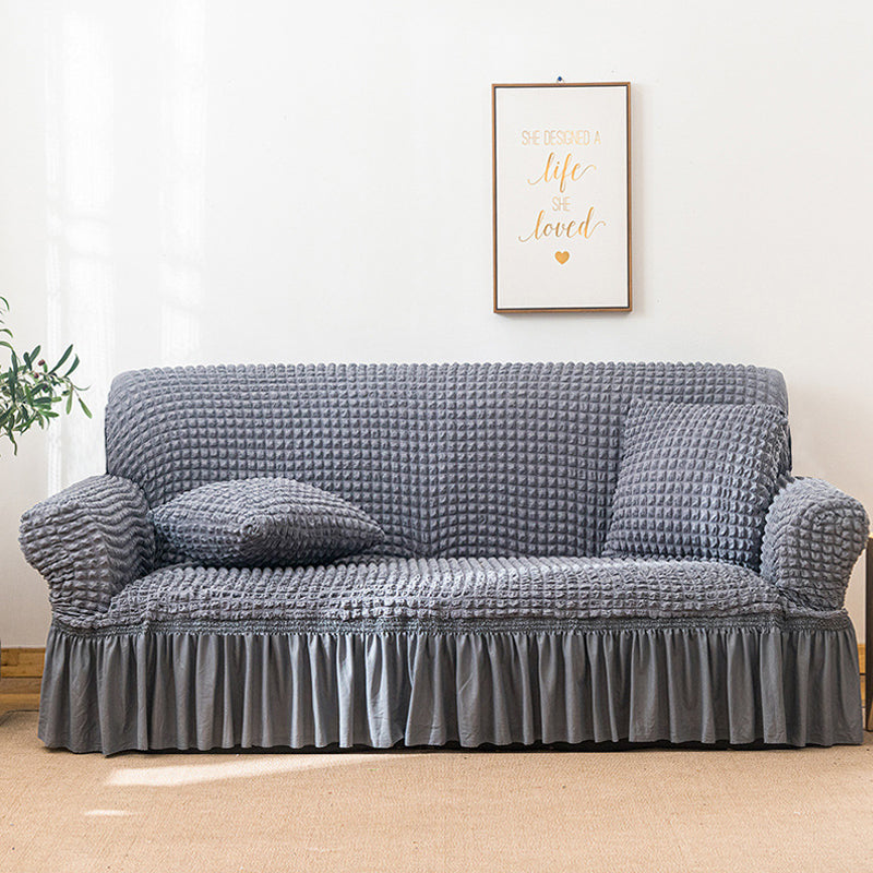 Sofaüberzug mit elastischen Rüschen und Noppenstruktur