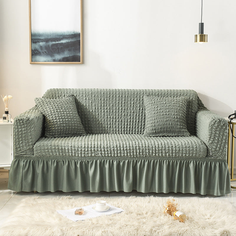 Sofaüberzug mit elastischen Rüschen und Noppenstruktur