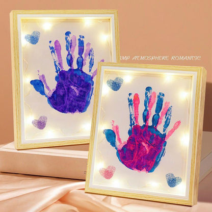 Liebesgeschenk – DIY-Set für einen Fotorahmen mit Handabdrücken des Paares