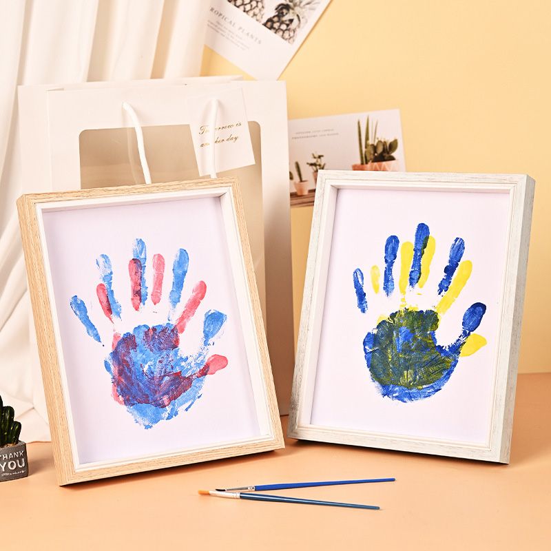 Liebesgeschenk – DIY-Set für einen Fotorahmen mit Handabdrücken des Paares