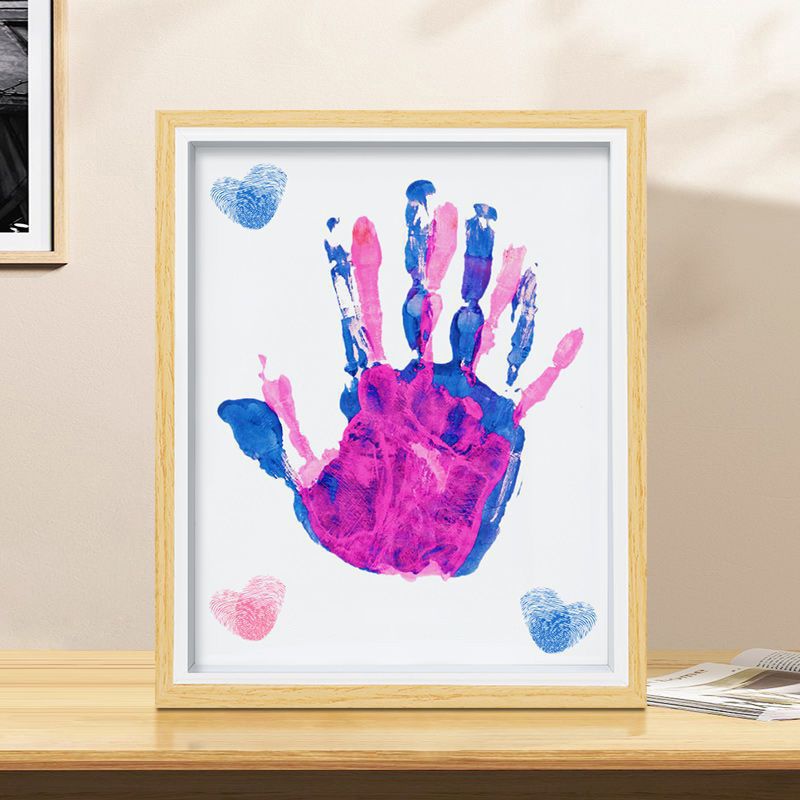 Liebesgeschenk – DIY-Set für einen Fotorahmen mit Handabdrücken des Paares